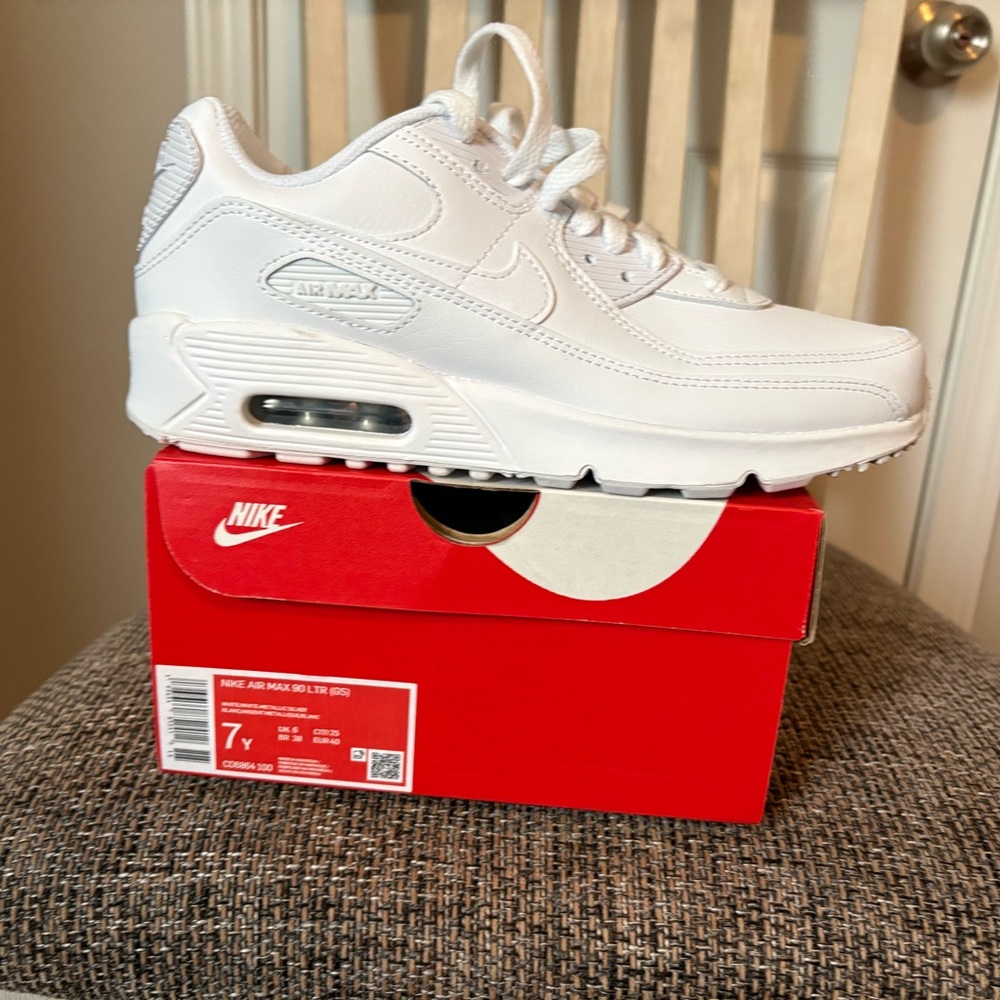 Nike Air Max 90 Triple White Sneakers